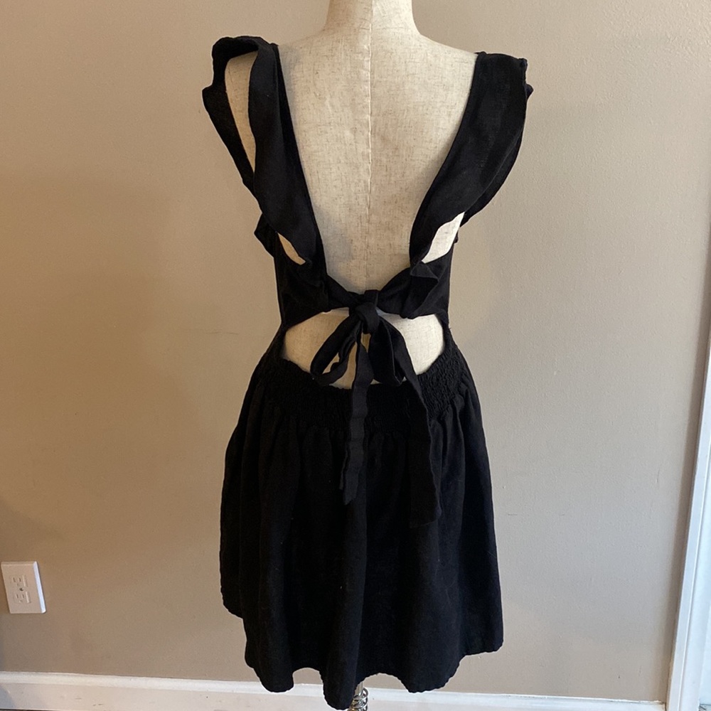 Free People linen blend beautiful ruffled back tie mini boho dress. - Picture 8 of 14